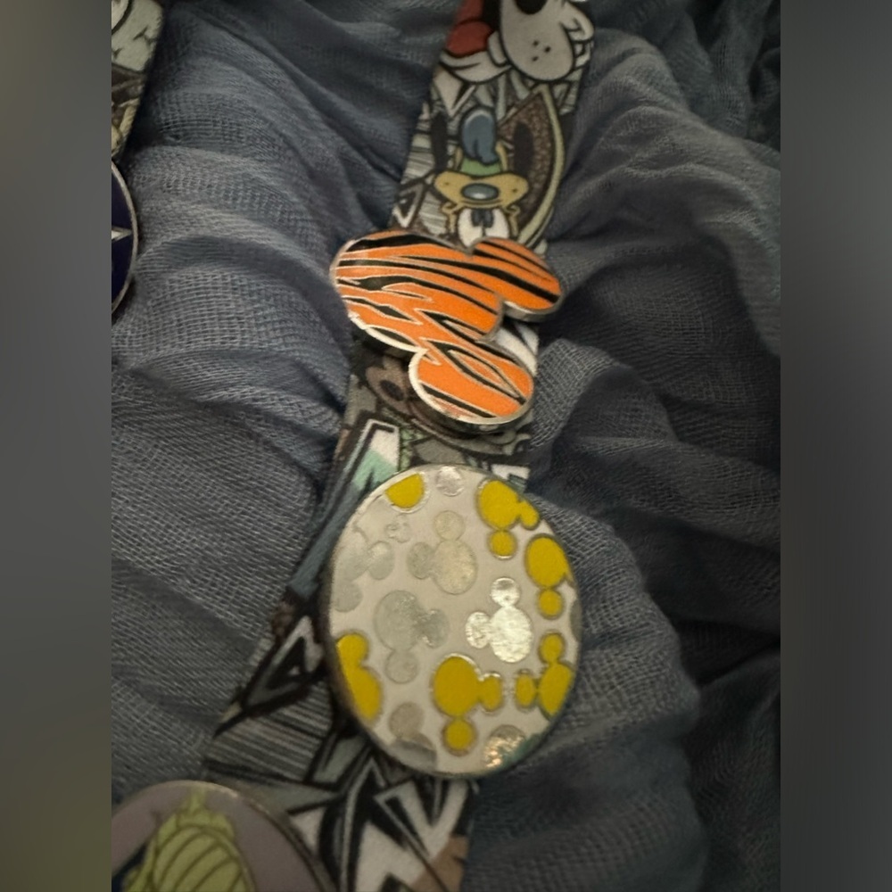 Disney Laynards with pins ~ Great reseller bundle!! - Picture 6 of 8